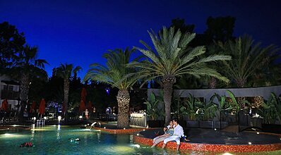 Very Chic Otel Havuz / Deniz