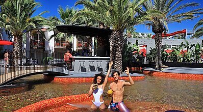 Very Chic Otel Havuz / Deniz