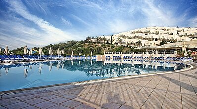 Yasmin Bodrum Resort Havuz / Deniz