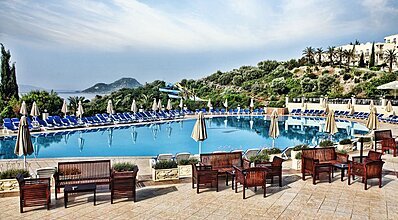 Yasmin Bodrum Resort Havuz / Deniz