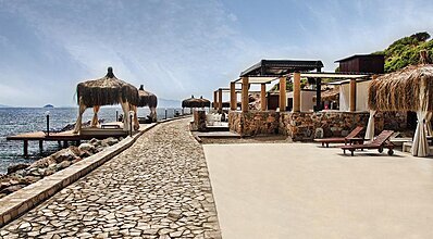 Yasmin Bodrum Resort Havuz / Deniz