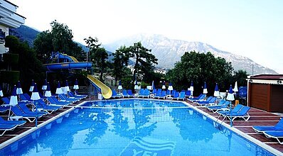 Yel Holiday Hotel Havuz / Deniz