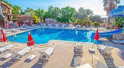 Zehra Tatil Köyü Havuz / Deniz