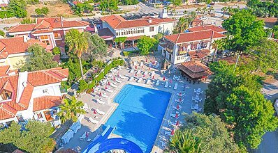 Zehra Tatil Köyü Havuz / Deniz