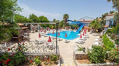 Zehra Tatil Köyü Havuz / Deniz