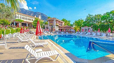 Zehra Tatil Köyü Havuz / Deniz