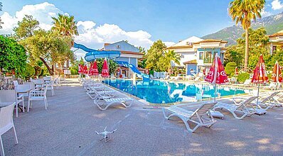 Zehra Tatil Köyü Havuz / Deniz