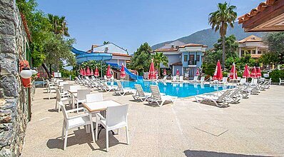 Zehra Tatil Köyü Havuz / Deniz