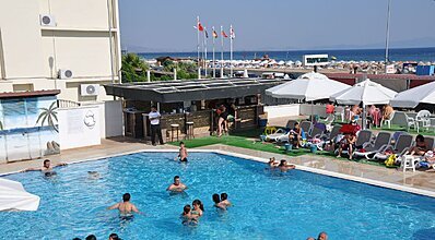 Zeytinci Olivera Resort Hotel Havuz / Deniz